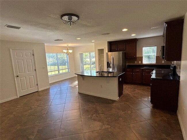 2802 Birchcreek Dr