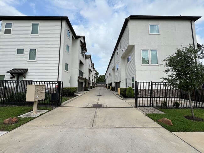 Photo - 1224 Upton St