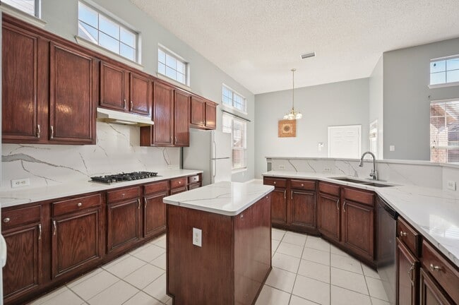 Photo - 4400 Foxtail Ln