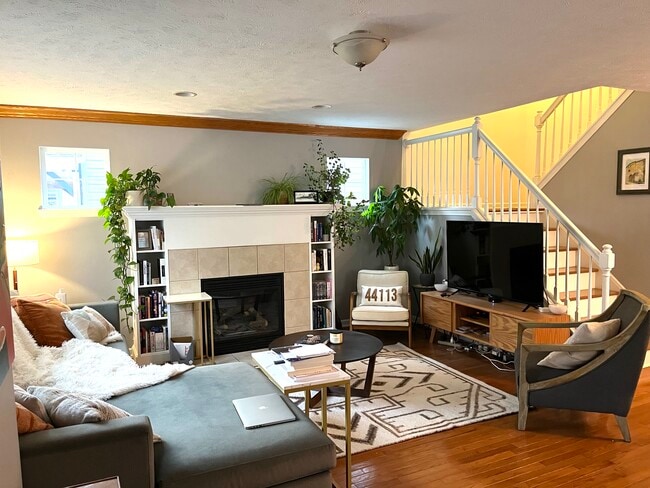 Photo - 2477 W 5th St