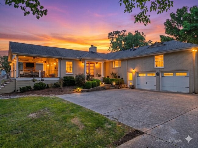 Photo - **RARE BRENTWOOD FIND, A MASTERCLASS IN ELEGANT SOUTHERN DESIGN**