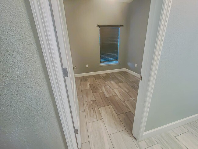 Photo - 514 E Renfro St