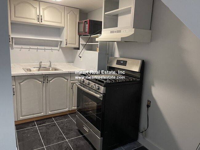Photo - 474 E 7th St Apartment Unit 1