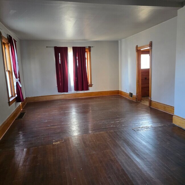 Photo - 384 S Hickory St