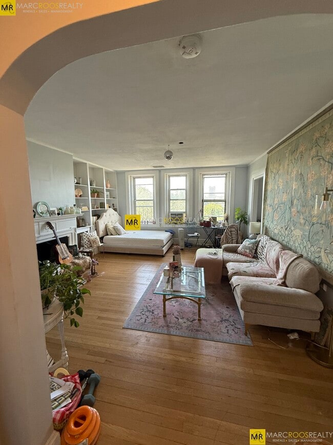 Building Photo - 408 Beacon St Unit 8 Rental