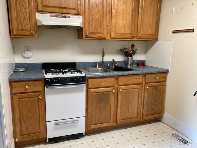 Photo - 216 University Ave Unidad 3