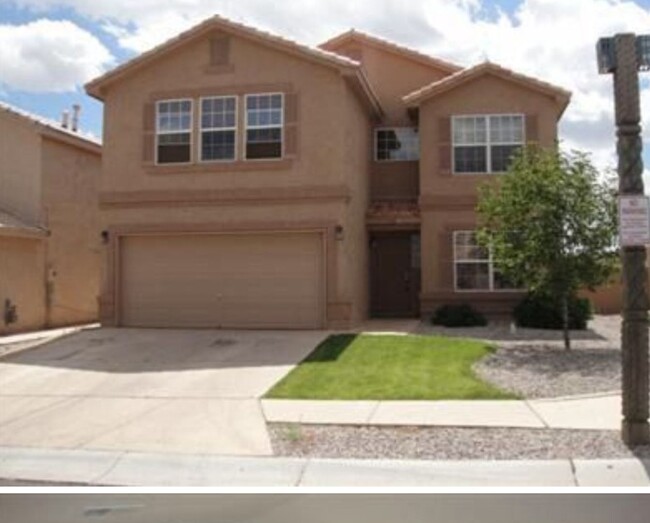 Spacious 4 Bedroom 3 Bathroom in the gated... - Spacious 4 Bedroom 3 Bathroom in the gated... House