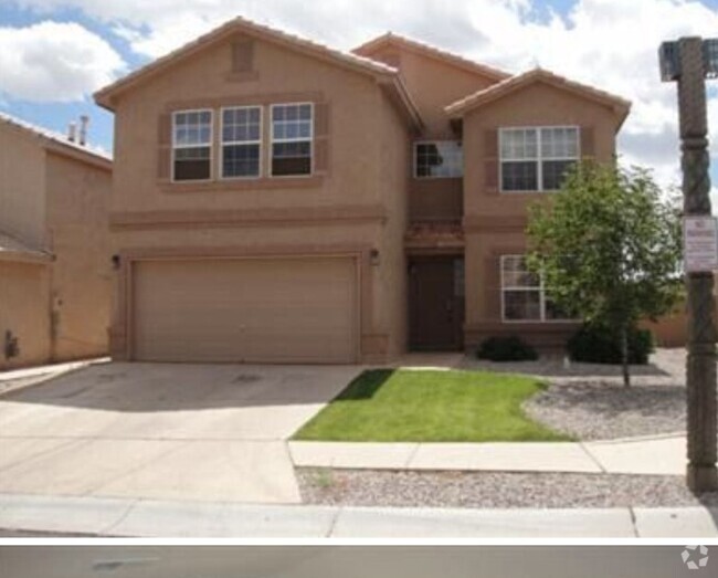 Building Photo - Spacious 4 Bedroom 3 Bathroom in the gated... Rental