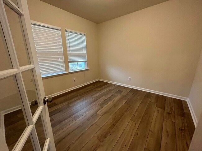 Photo - 119 Malcolms Mdw St