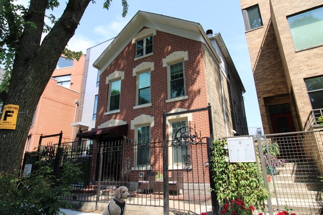 Building Photo - 825 N Hermitage Ave Unit 1R Rental