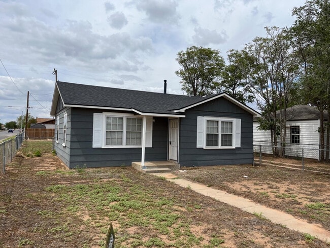 Photo - 101 N Uvalde Ave Casa