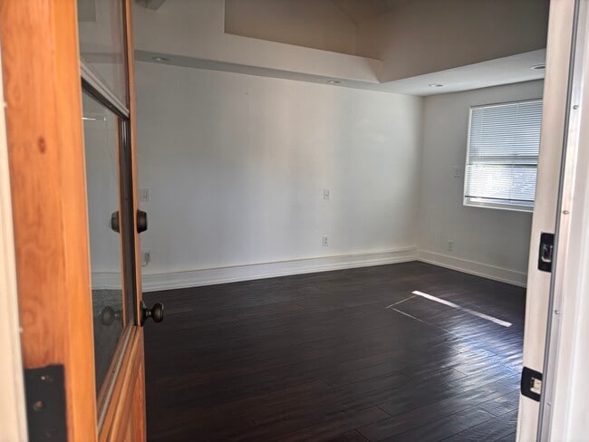 7536 Lasaine Ave Unit Studio
