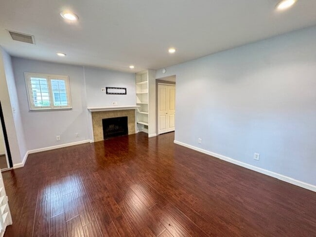 Photo - Gorgeous Walnut Creek Townhome 2 bedroom, 2.5 bath with 1 car garage in Sunset Park