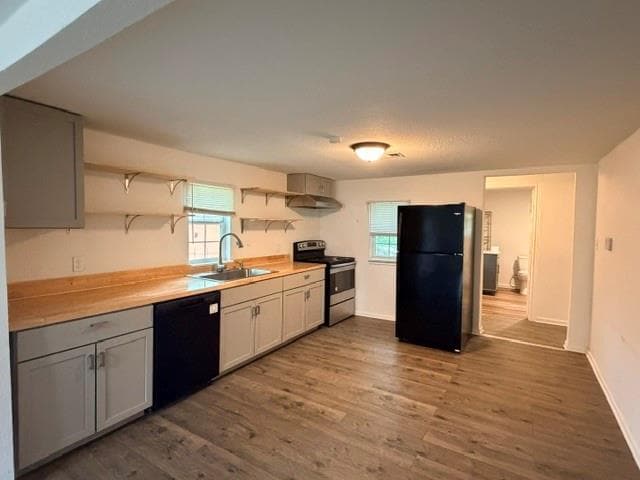 927 W Baker St
