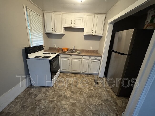 Photo - 1709 Crestview St