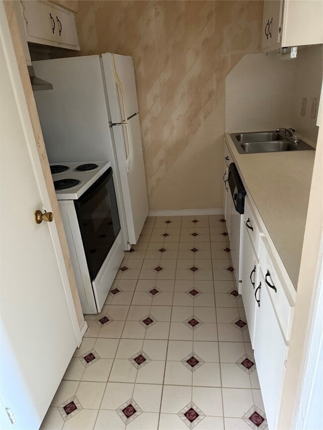 Building Photo - 9007 Gaylord Dr Unit 28