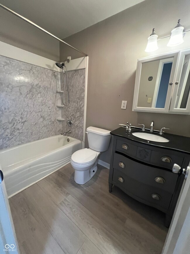 Photo - 206 S Main St