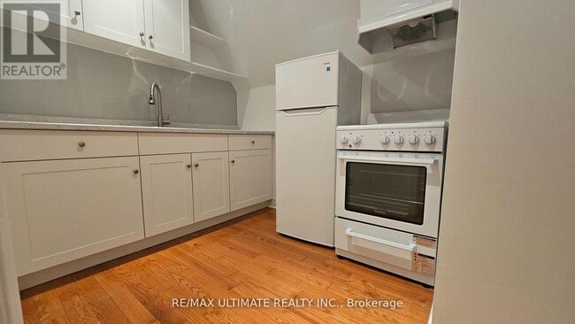 Photo - 389 Westmoreland Ave N