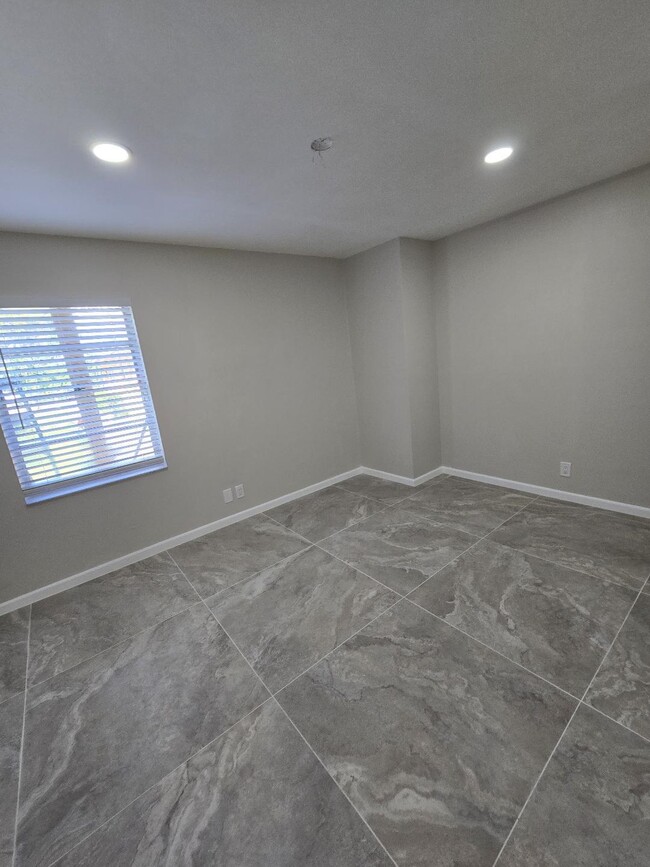 Photo - 4036 Luzon Ave