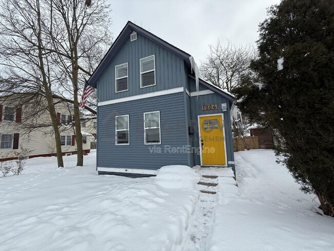 Building Photo - 1004 Garfield Ave NW