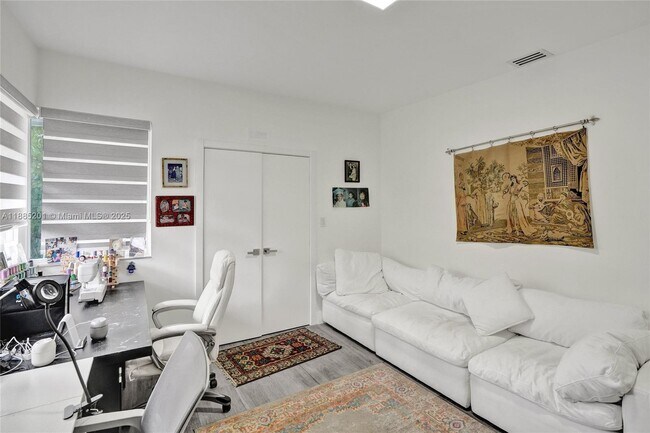 Photo - 3784 Sheridan Ave