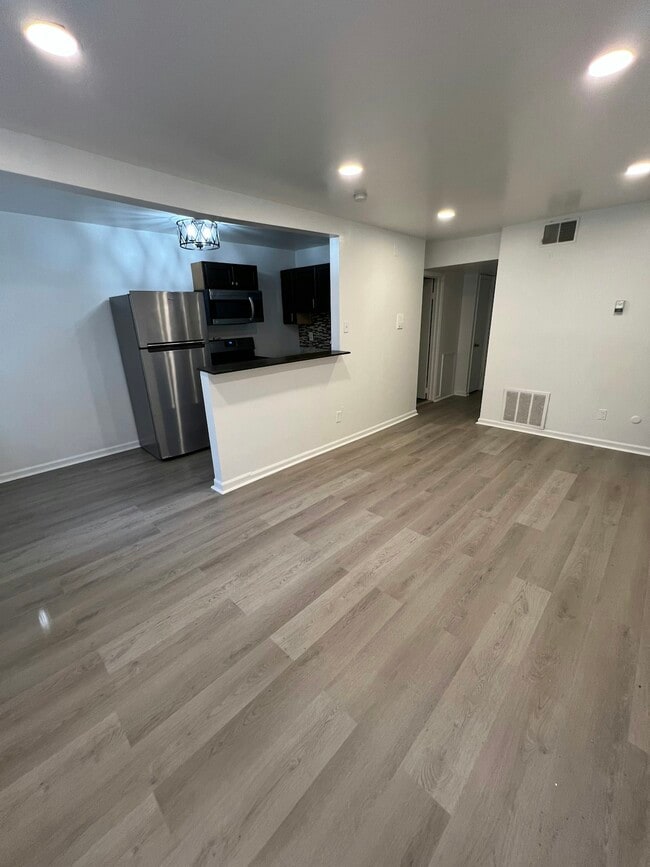 Building Photo - 380 E Upsal St Unit 1 Rental
