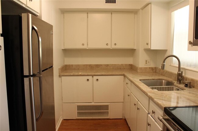 Photo - 3900 Roxane Blvd Unit 10B