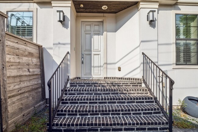 Photo - 4001 Lanark Ln