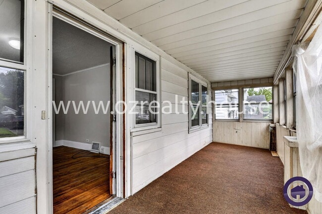 Photo - 3644 Leybourn Ave
