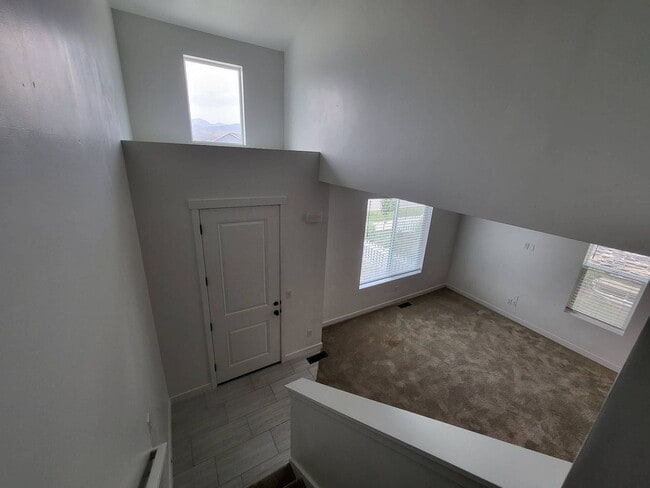 Photo - Pet Friendly Gorgeous Row End Townhome w 2...
