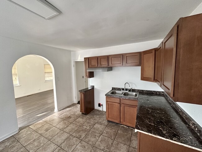 Photo - 2009 Hollins Dr