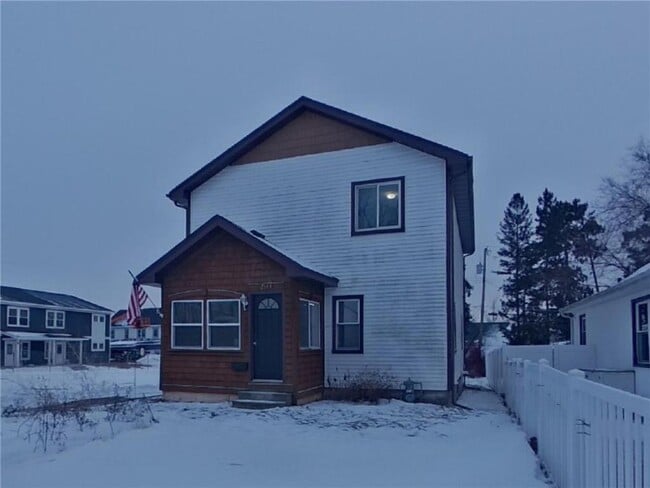 Building Photo - 2144 Sherwood Ave