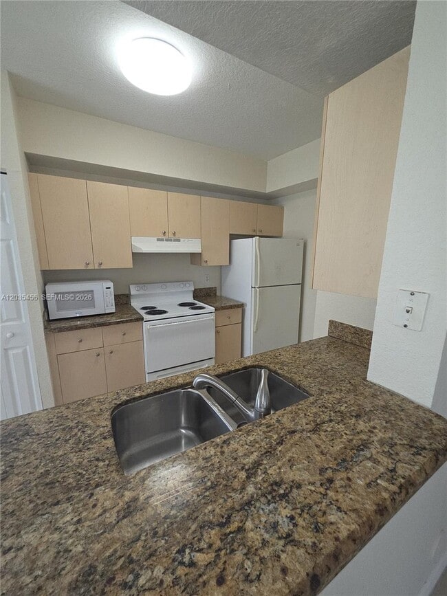 Building Photo - 2500 Centergate Dr Unit 105