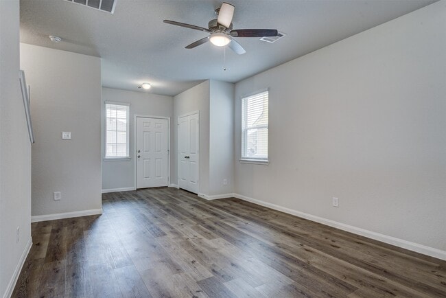 Photo - 5011 Blue Jacaranda Wy