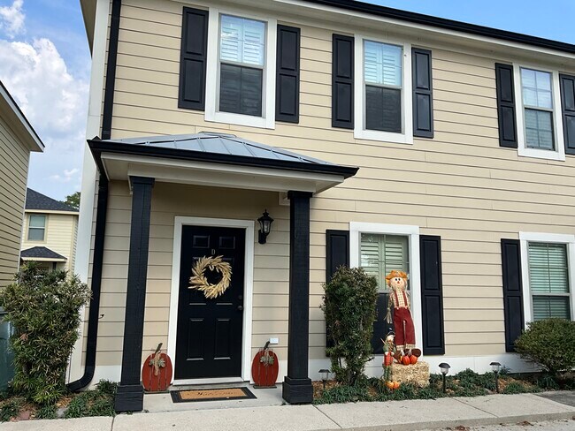 Photo - 1720 Mignonette Ln