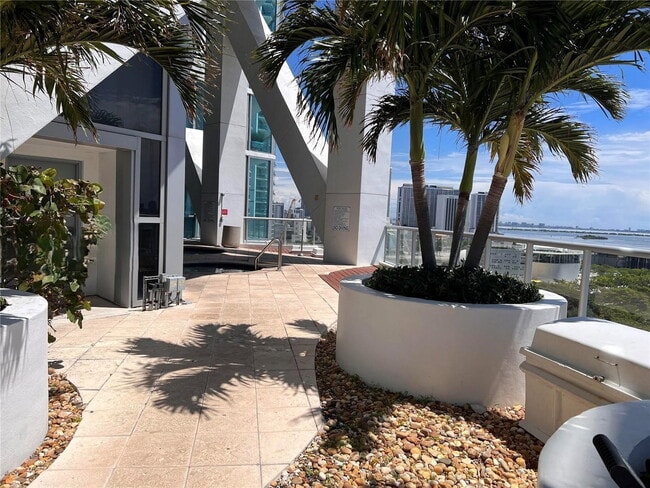 Photo - 888 Biscayne Blvd