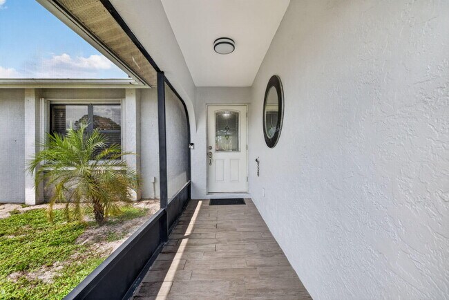 Photo - 825 SE Starflower Ave