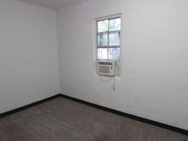 Photo - Limited-Time Offer! Sign a lease by 12/31 and get 25% off your first month’s rent!