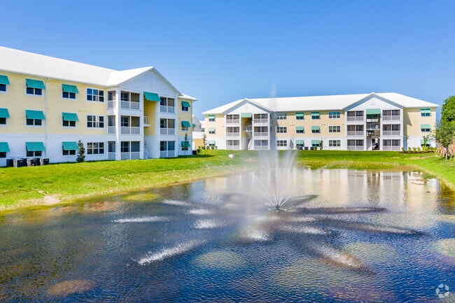 Estanque - Edificio 7 y Edificio 2 - Waterline Bonita Springs