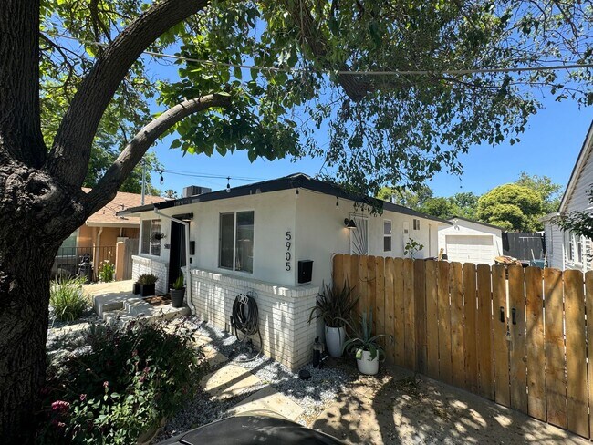 Photo - 2 bed 1 bath home with 1 bed 1 bath ADU in...