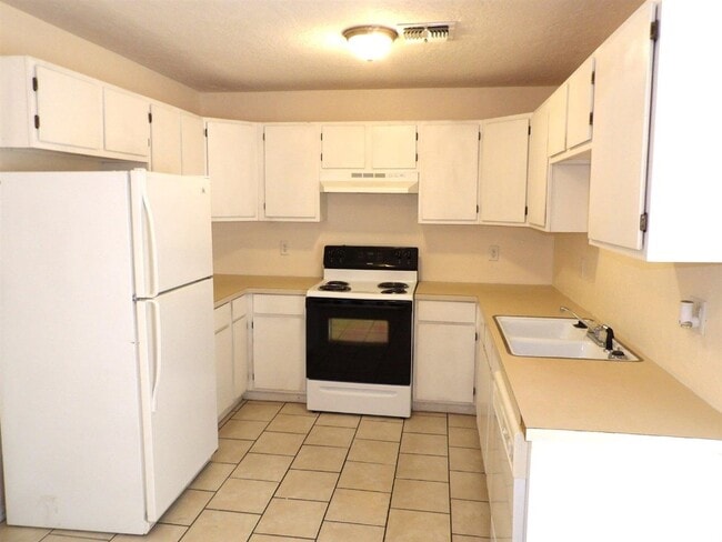 Photo - 1411 NW Lake Ave