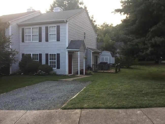 Photo - 142 Birdwood Ct