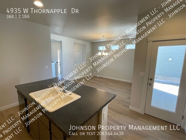 4935 W Thornapple Dr