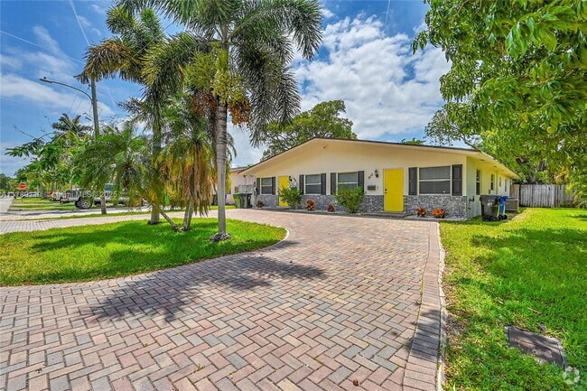 Building Photo - 810 SW 12th Ct Unit 810 Rental