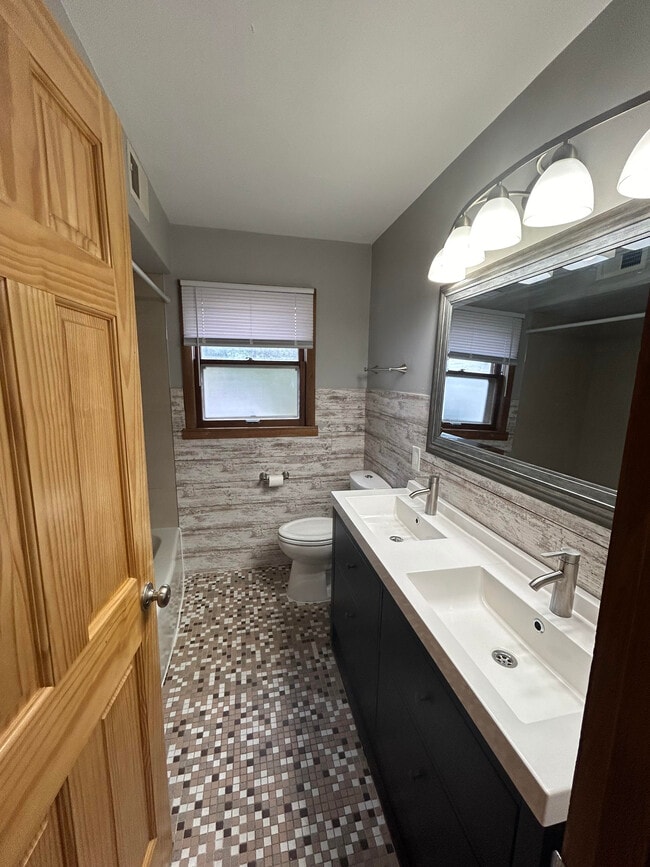 Photo - 5732-5734w villard ave Unit 2