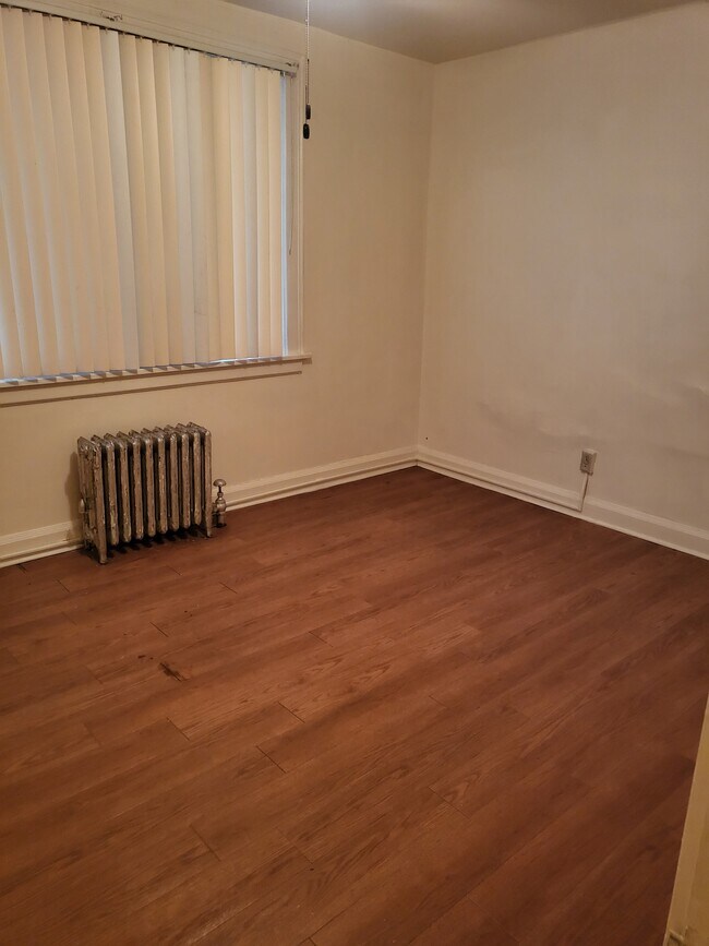 Photo - Glenmore Building