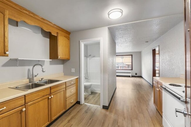 Building Photo - 403 1/2 Garfield St S-4 Unit 4 Rental