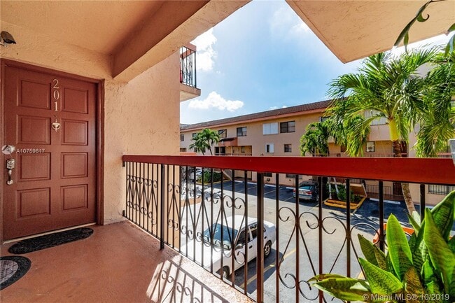 Building Photo - 5625 W 26th Ct Unit 201 Rental