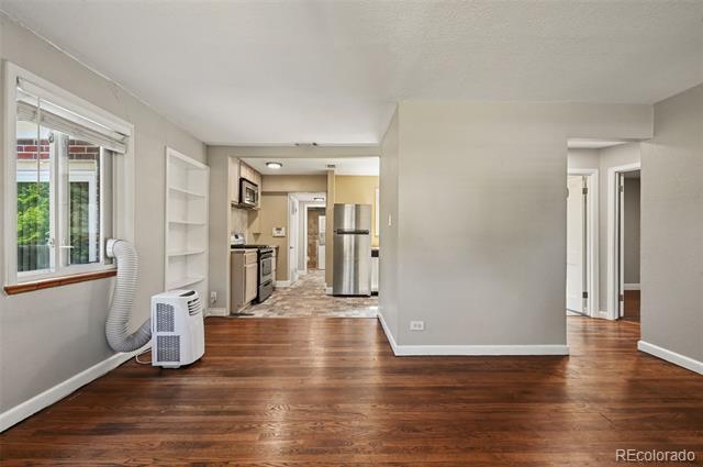 Photo - 1054 Leyden St