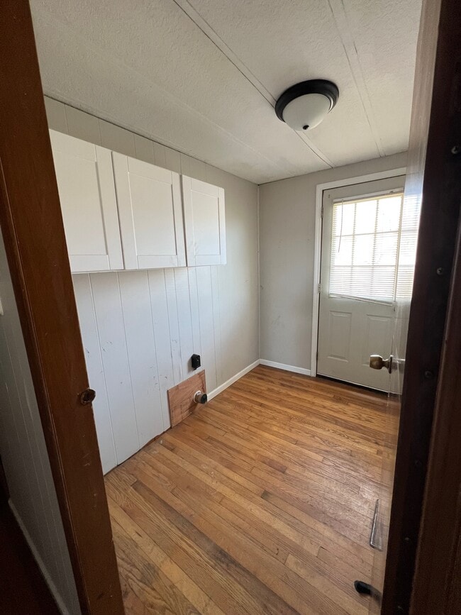 Photo - 18302 Danville-Jelloway Rd